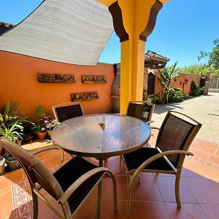 Piscina Privada Cerca Del Mar Solo Familia Holiday home *